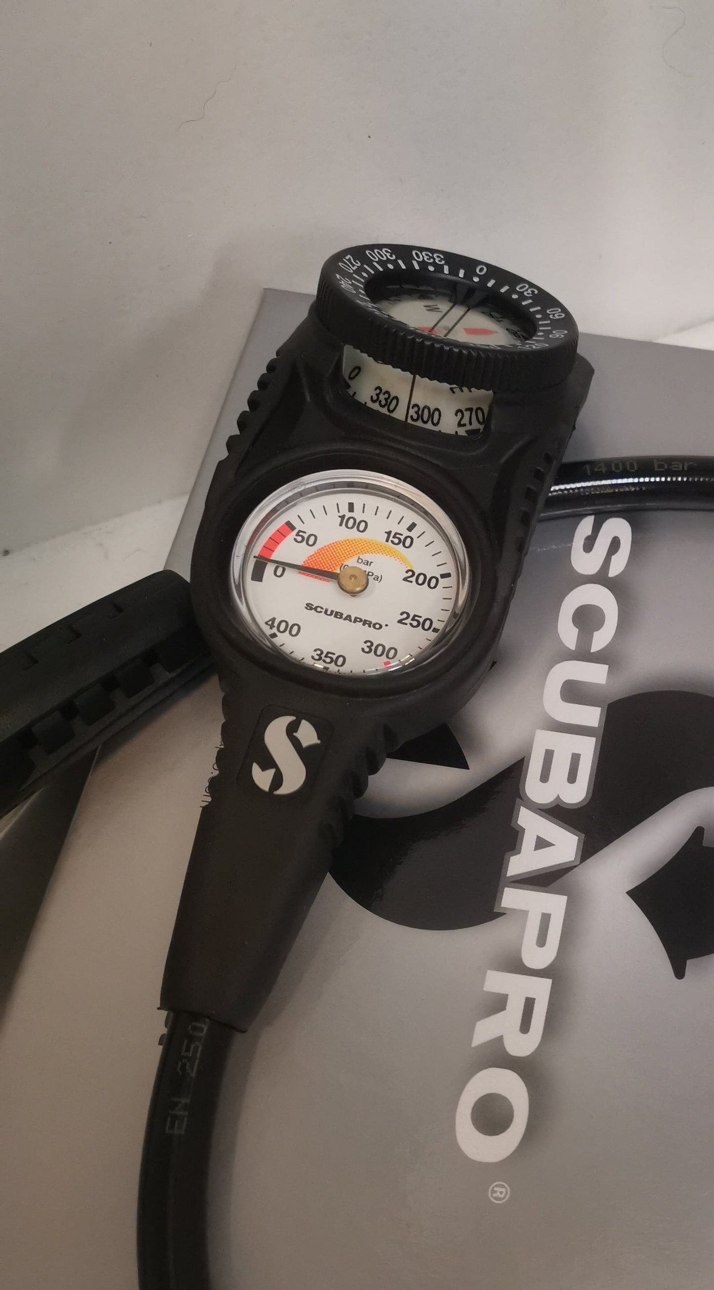 Mako Console (Pressure Gauge & Compass)