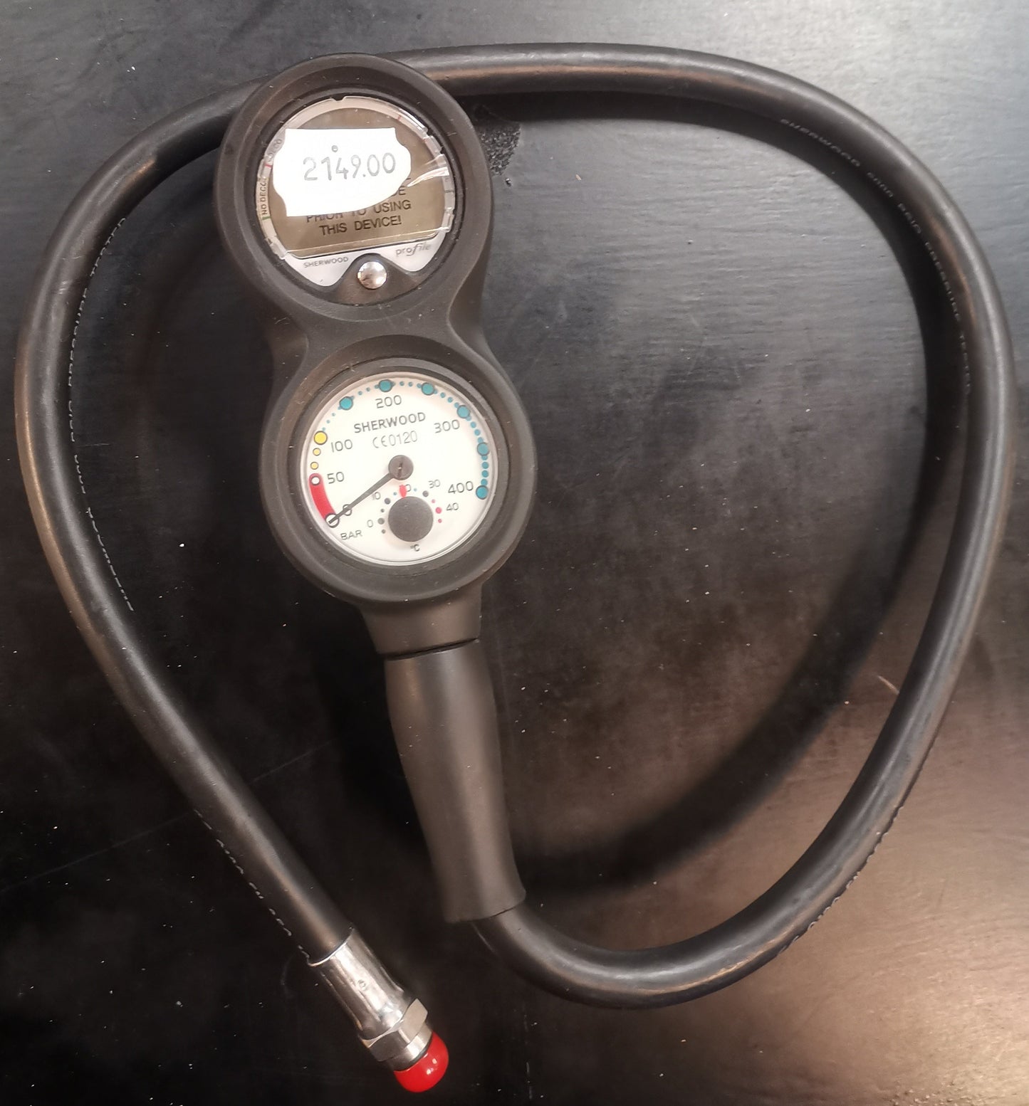 Pressure gauge and dive computer